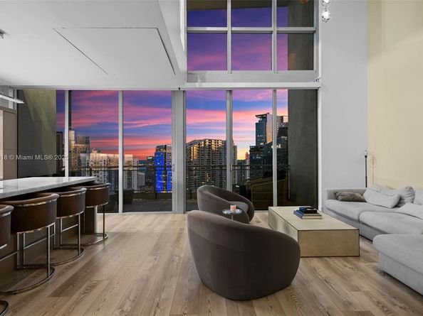 90 SW 3rd St PH15, Miami FL 33130