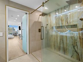 90 SW 3rd St PH15, Miami FL 33130