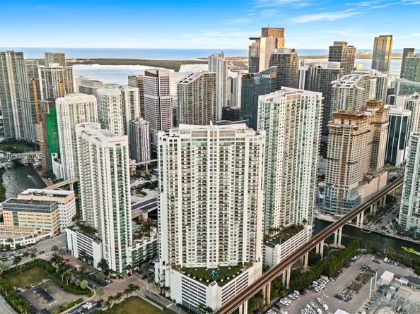 90 SW 3rd St PH15, Miami FL 33130