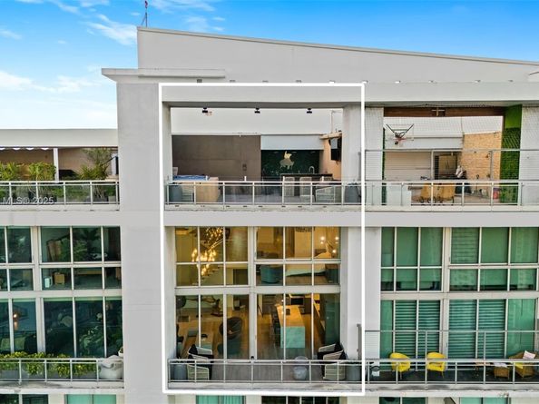 90 SW 3rd St PH15, Miami FL 33130