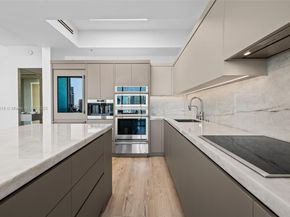 90 SW 3rd St PH15, Miami FL 33130