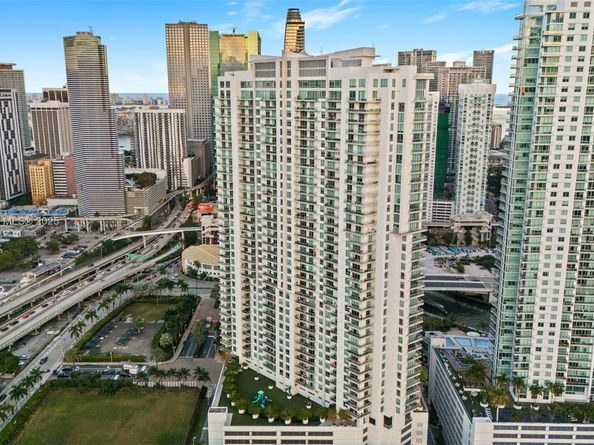 90 SW 3rd St PH15, Miami FL 33130