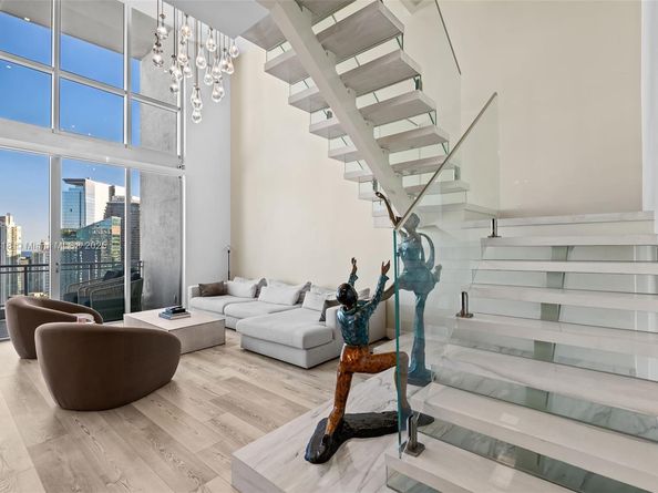 90 SW 3rd St PH15, Miami FL 33130