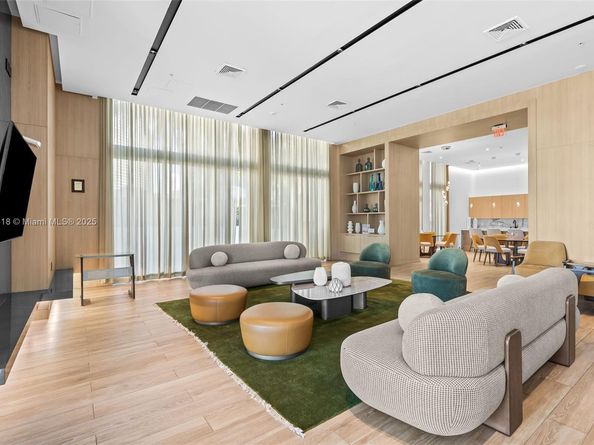 90 SW 3rd St PH15, Miami FL 33130