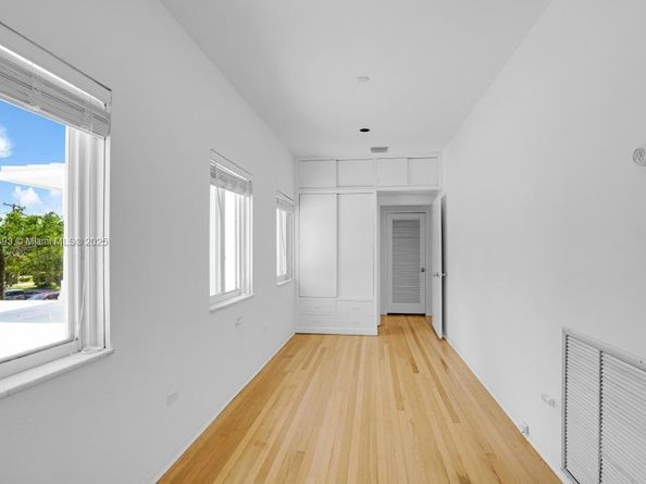5861 La Gorce Dr, Miami Beach FL 33140