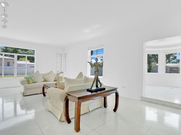 5861 La Gorce Dr, Miami Beach FL 33140