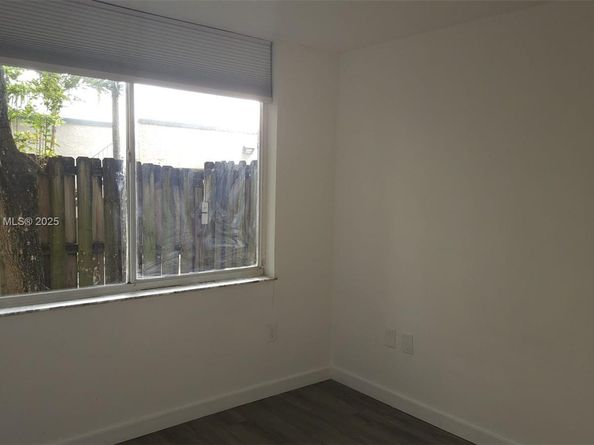 1720 NW N River Dr 113, Miami FL 33125