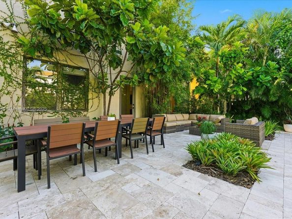 617 NE 191st St, Miami FL 33179