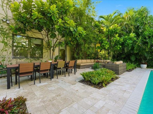 617 NE 191st St, Miami FL 33179