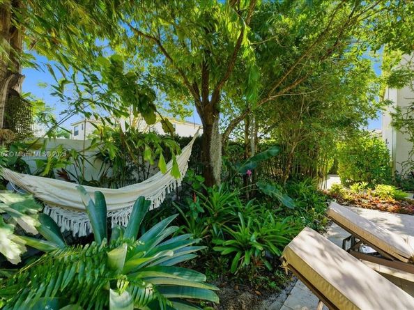 617 NE 191st St, Miami FL 33179