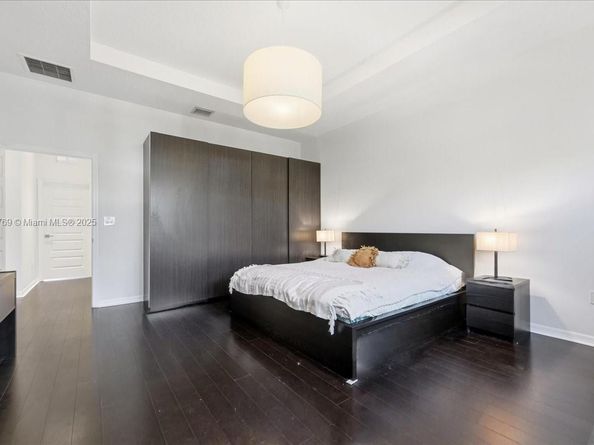 617 NE 191st St, Miami FL 33179