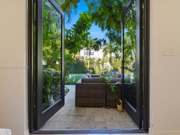 617 NE 191st St, Miami FL 33179