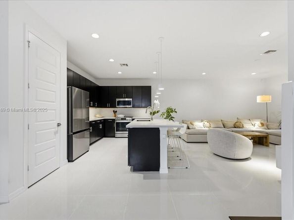 617 NE 191st St, Miami FL 33179