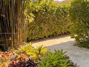 617 NE 191st St, Miami FL 33179