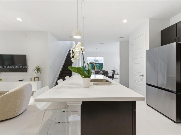 617 NE 191st St, Miami FL 33179