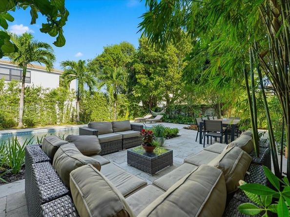 617 NE 191st St, Miami FL 33179