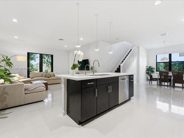 617 NE 191st St, Miami FL 33179