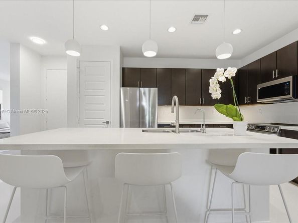 617 NE 191st St, Miami FL 33179