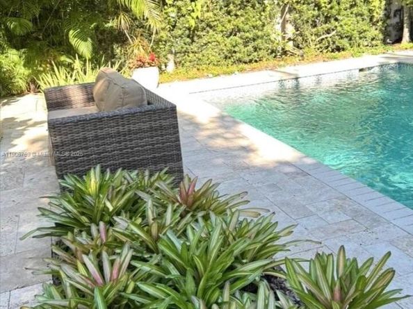 617 NE 191st St, Miami FL 33179