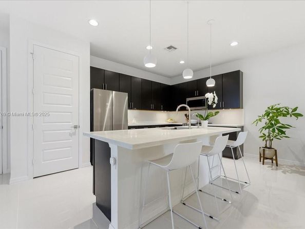 617 NE 191st St, Miami FL 33179