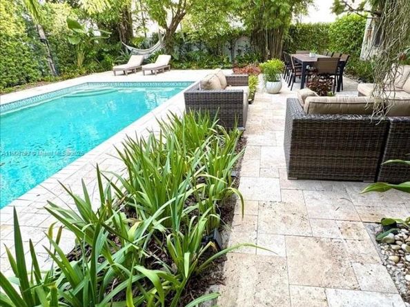 617 NE 191st St, Miami FL 33179