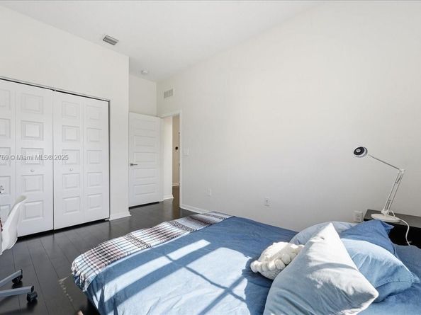 617 NE 191st St, Miami FL 33179