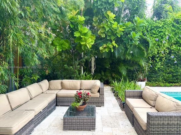 617 NE 191st St, Miami FL 33179