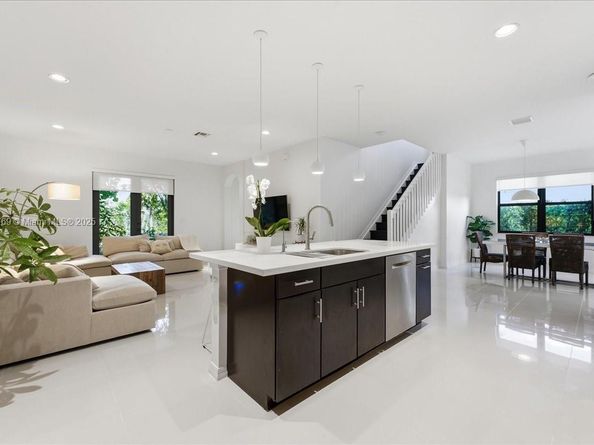 617 NE 191st St, Miami FL 33179