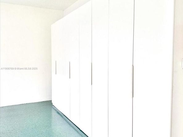 617 NE 191st St, Miami FL 33179