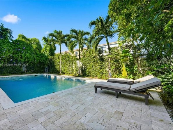 617 NE 191st St, Miami FL 33179