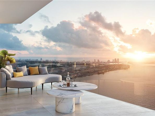 99 SE 5 street 4301, Miami FL 33131