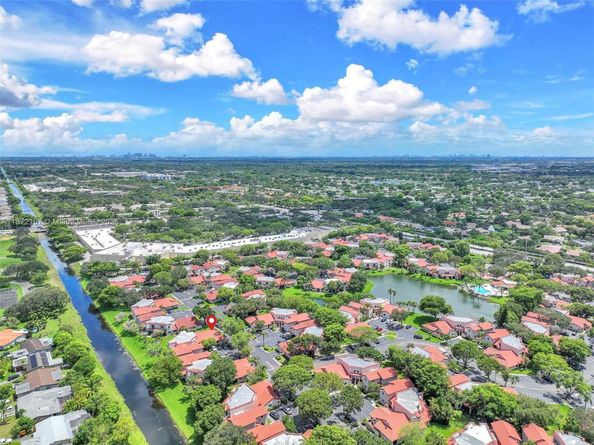 9093 W Sunrise Blvd, Plantation FL 33322