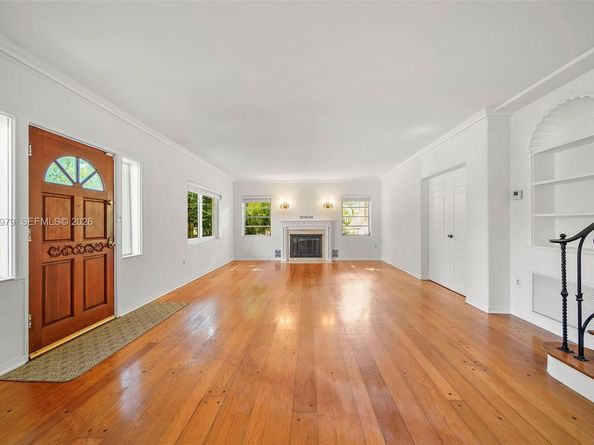 5842 Alton Rd, Miami Beach FL 33140