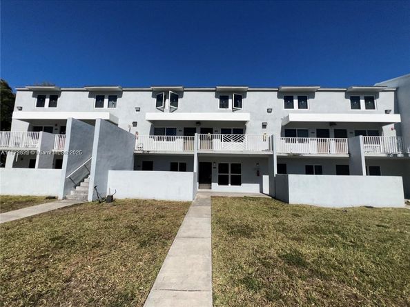 1999 NW 5th Pl, Miami FL 33136