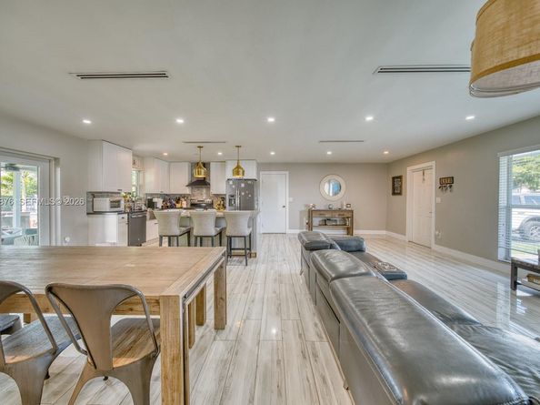 9104 SW 180th St, Palmetto Bay FL 33157