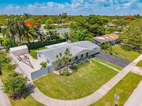 9104 SW 180th St, Palmetto Bay FL 33157