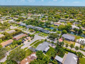 9104 SW 180th St, Palmetto Bay FL 33157