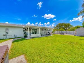 9104 SW 180th St, Palmetto Bay FL 33157