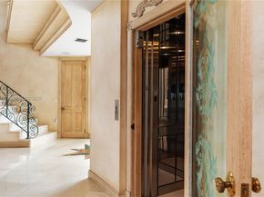 6275 Dolphin Dr, Coral Gables FL 33158