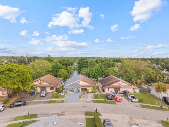 1221 SW 75th Ave, North Lauderdale FL 33068