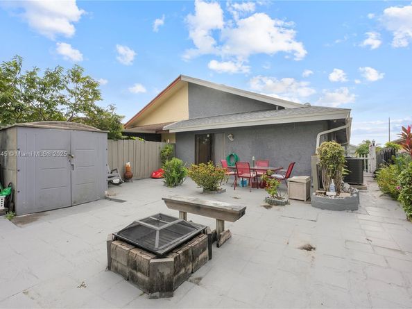 1221 SW 75th Ave, North Lauderdale FL 33068