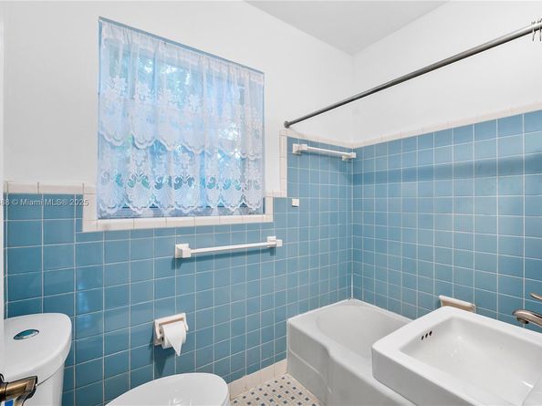 2121 SW 20th St, Miami FL 33145