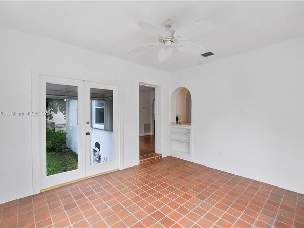 2121 SW 20th St, Miami FL 33145
