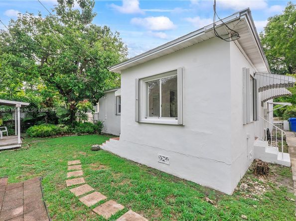2121 SW 20th St, Miami FL 33145