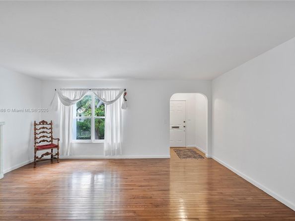 2121 SW 20th St, Miami FL 33145