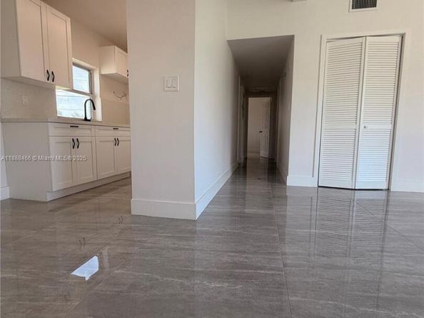 318 NW 30th Ter, Fort Lauderdale FL 33311