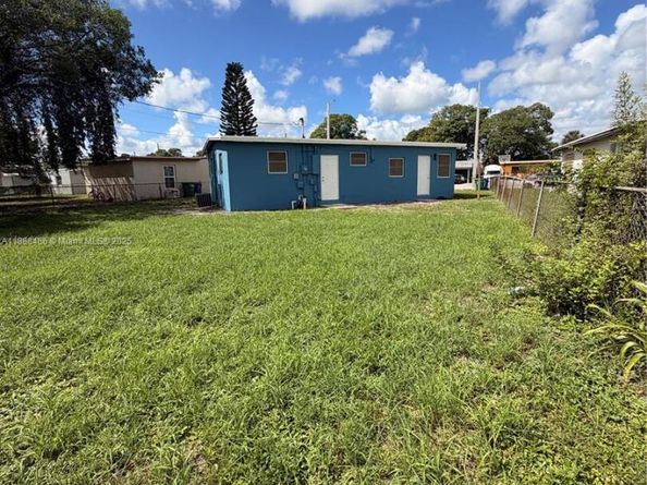 318 NW 30th Ter, Fort Lauderdale FL 33311