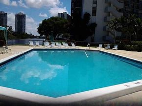 3475 N Country Club Dr 514, Aventura FL 33180