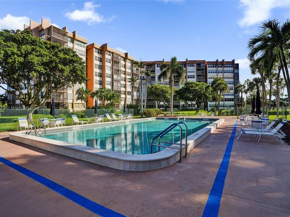 1200 Saint Charles Pl 413, Pembroke Pines FL 33026