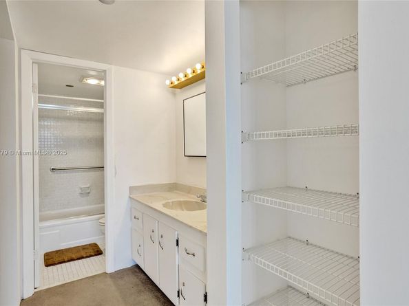 1200 Saint Charles Pl 413, Pembroke Pines FL 33026